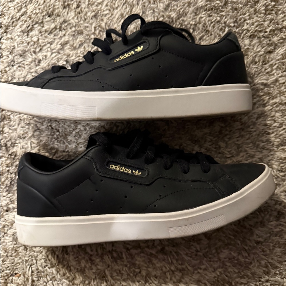 Adidas Sleek sneaker